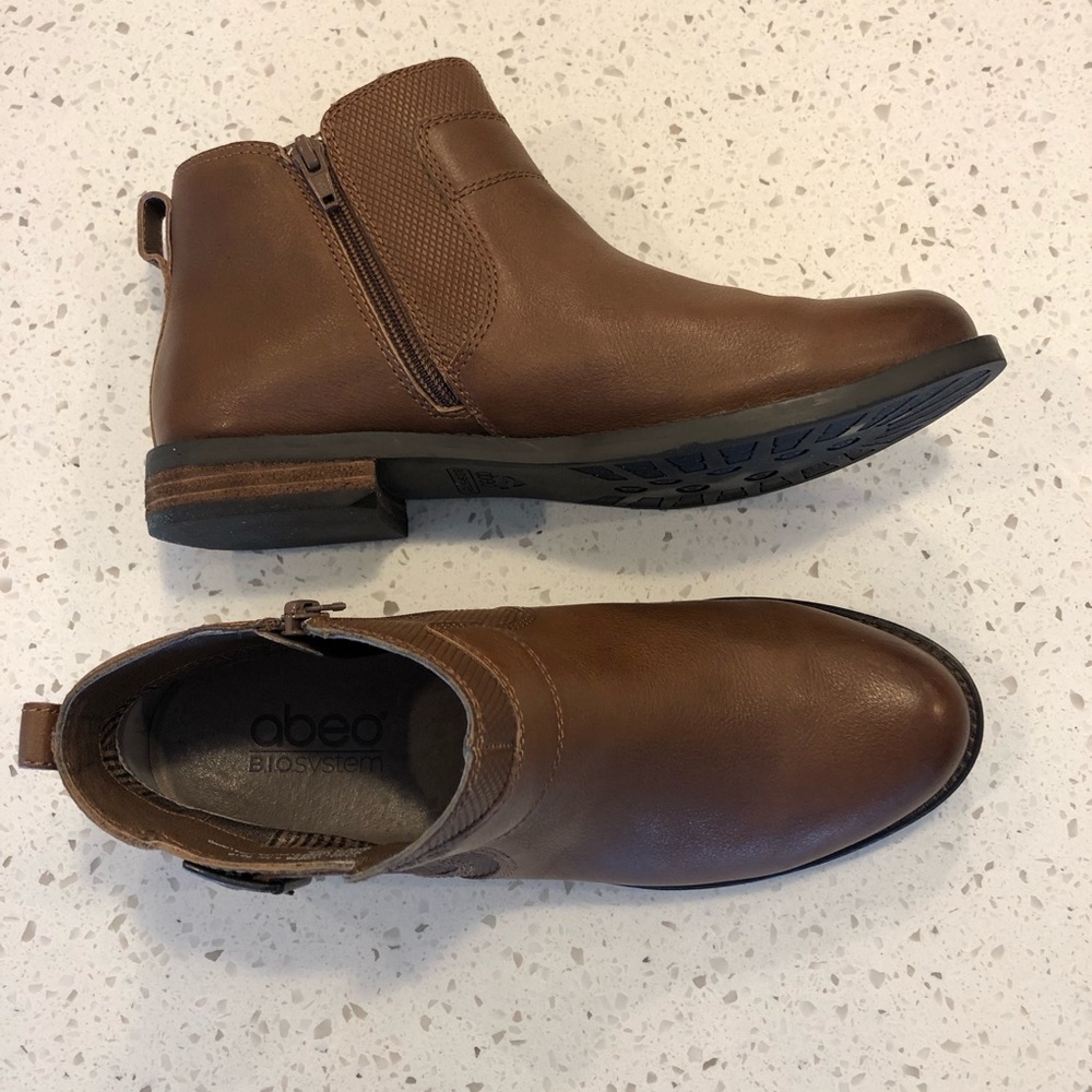 Abeo Yana Brown Buckle Strap Boots